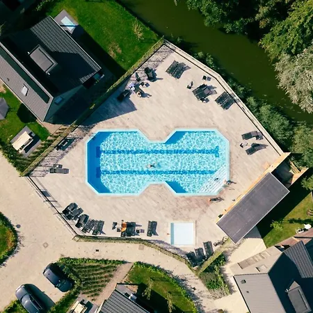 518 Op Recreatiepark De Wielen Chalet